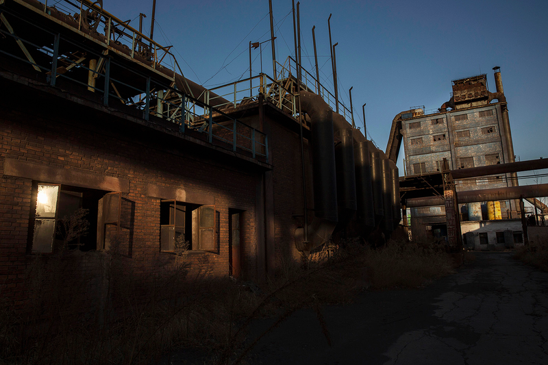 Illustration for article titled Haunting Photos From an Abandoned Steel Mill in China